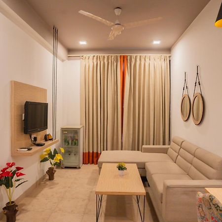 Hotel Ahuja Residency Parklane à Gurgaon Extérieur photo