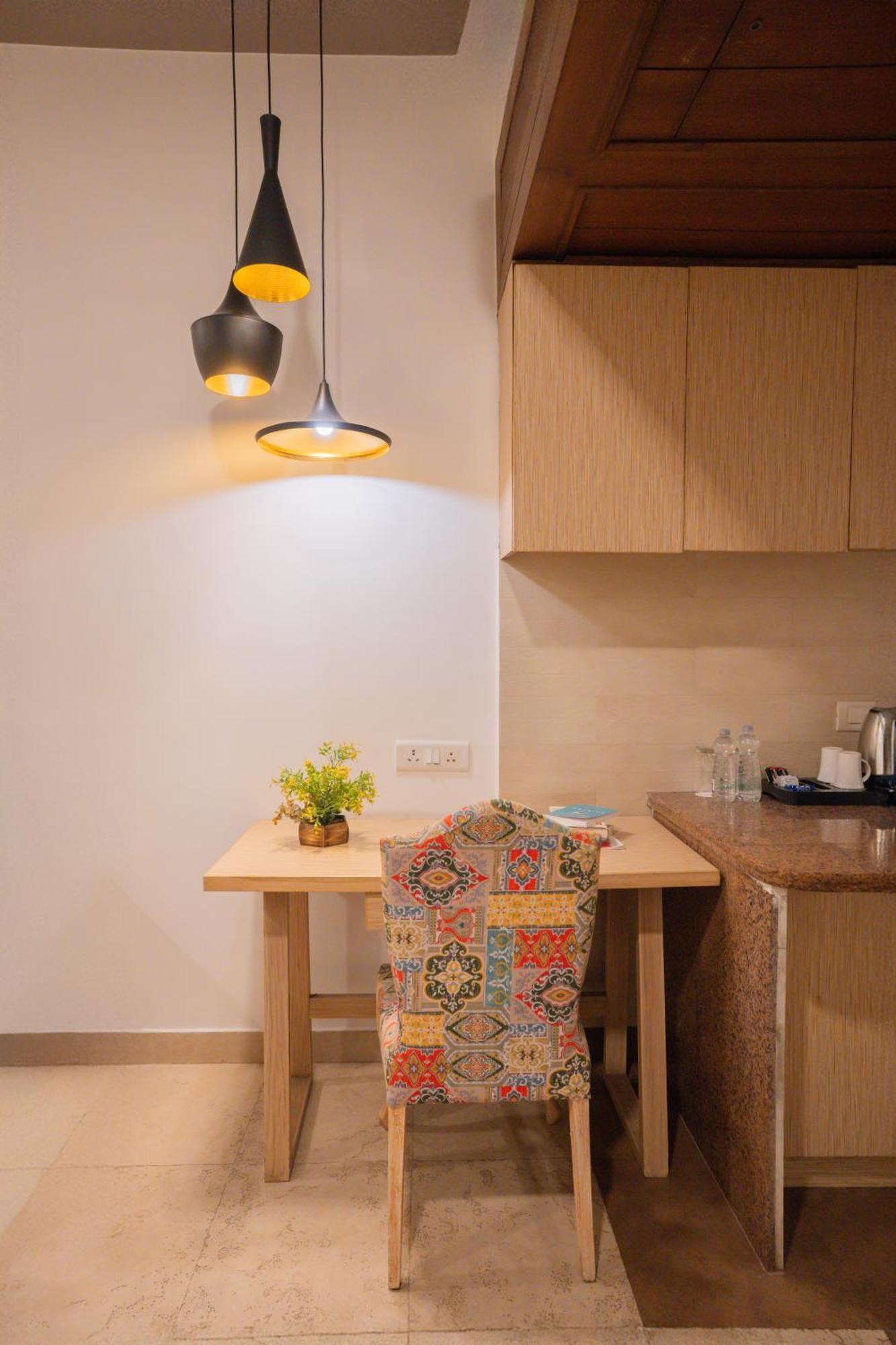 Hotel Ahuja Residency Parklane à Gurgaon Extérieur photo
