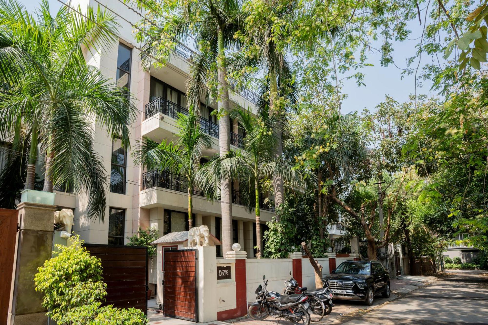 Hotel Ahuja Residency Parklane à Gurgaon Extérieur photo