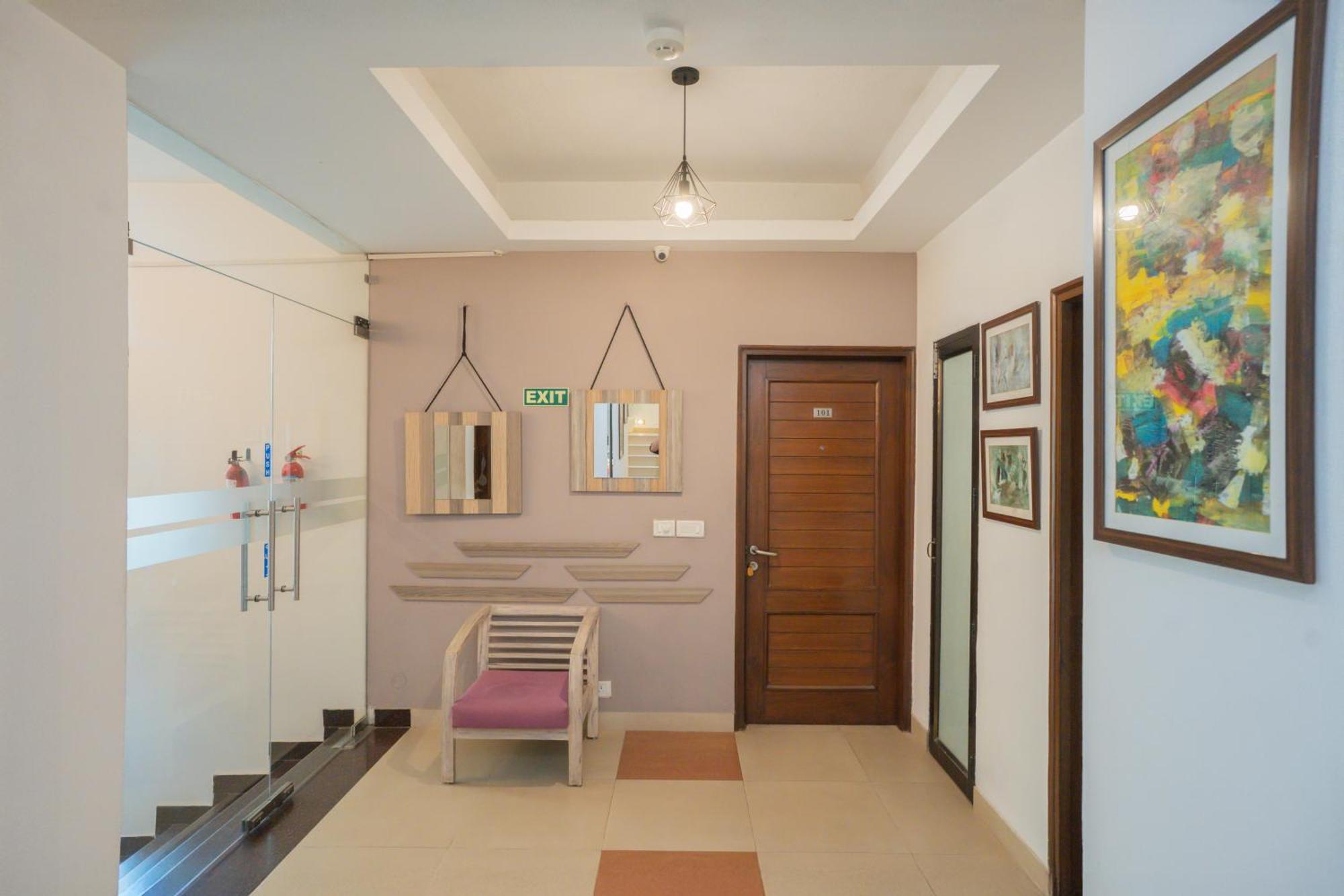 Hotel Ahuja Residency Parklane à Gurgaon Extérieur photo