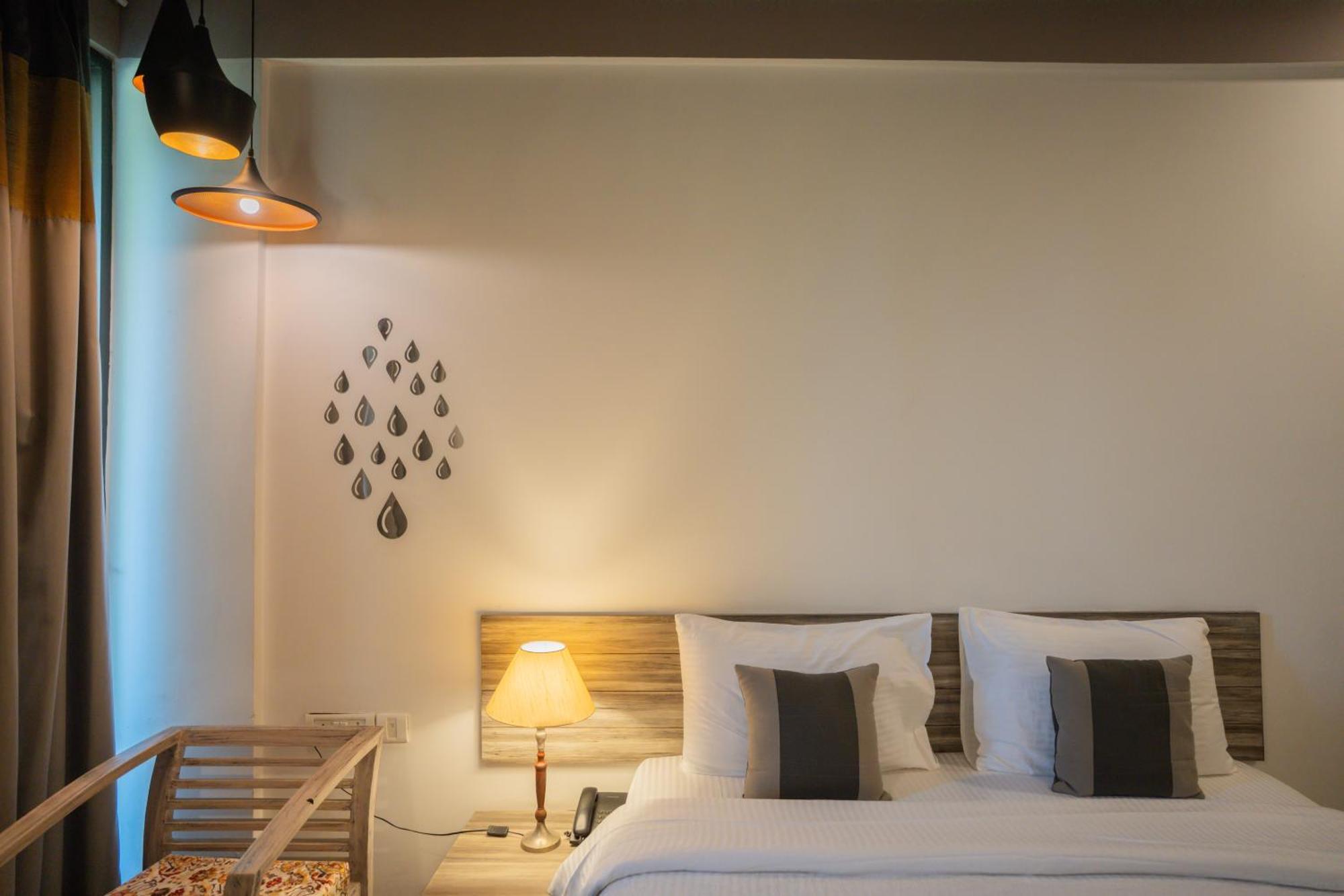 Hotel Ahuja Residency Parklane à Gurgaon Extérieur photo