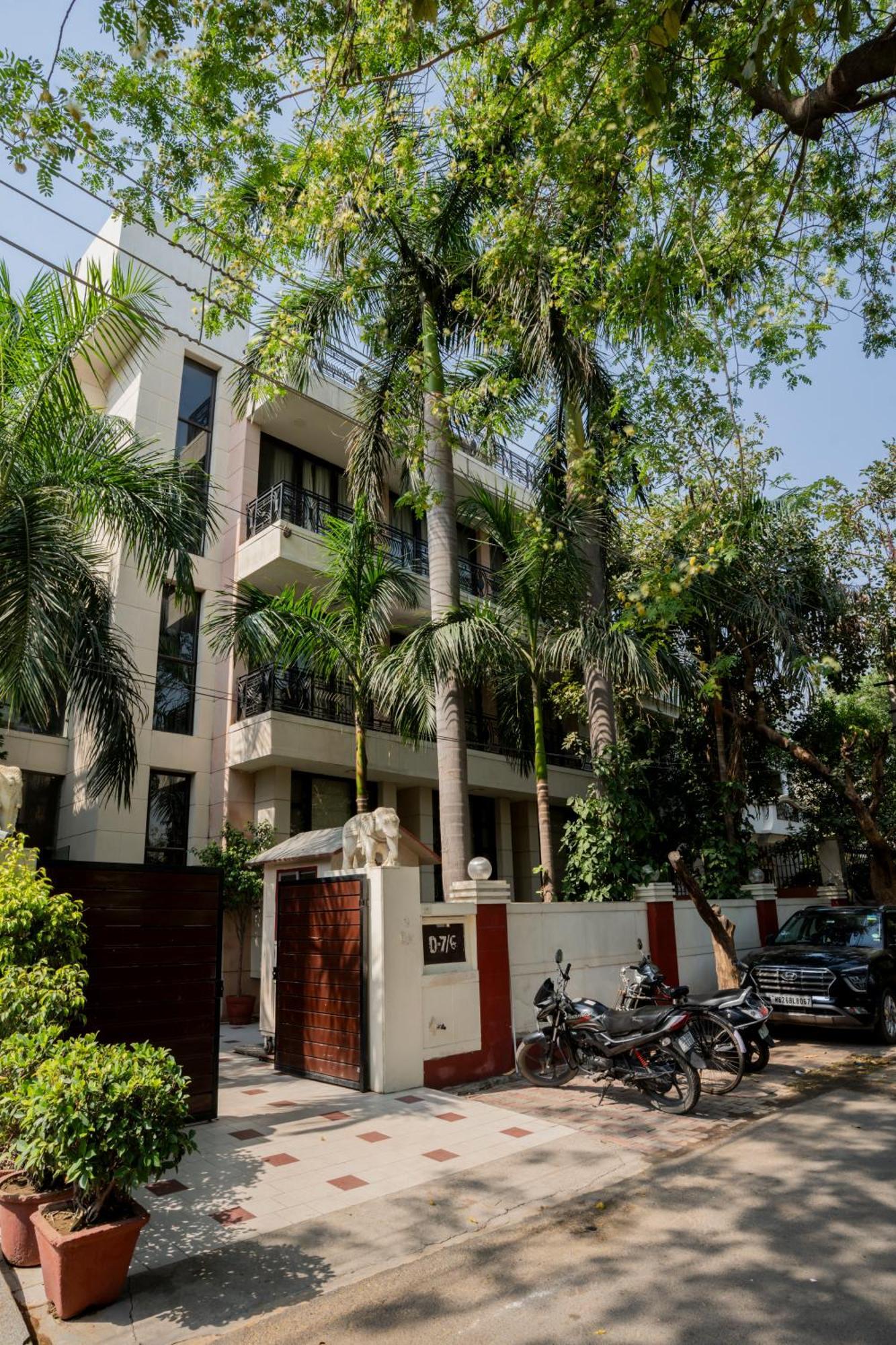 Hotel Ahuja Residency Parklane à Gurgaon Extérieur photo