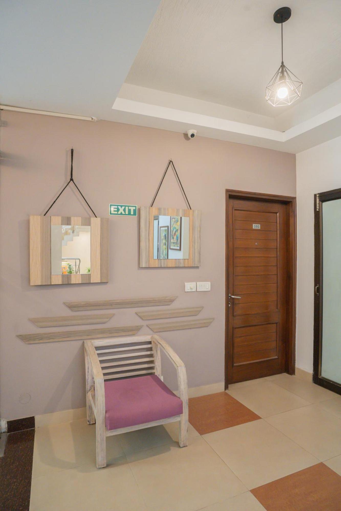 Hotel Ahuja Residency Parklane à Gurgaon Extérieur photo
