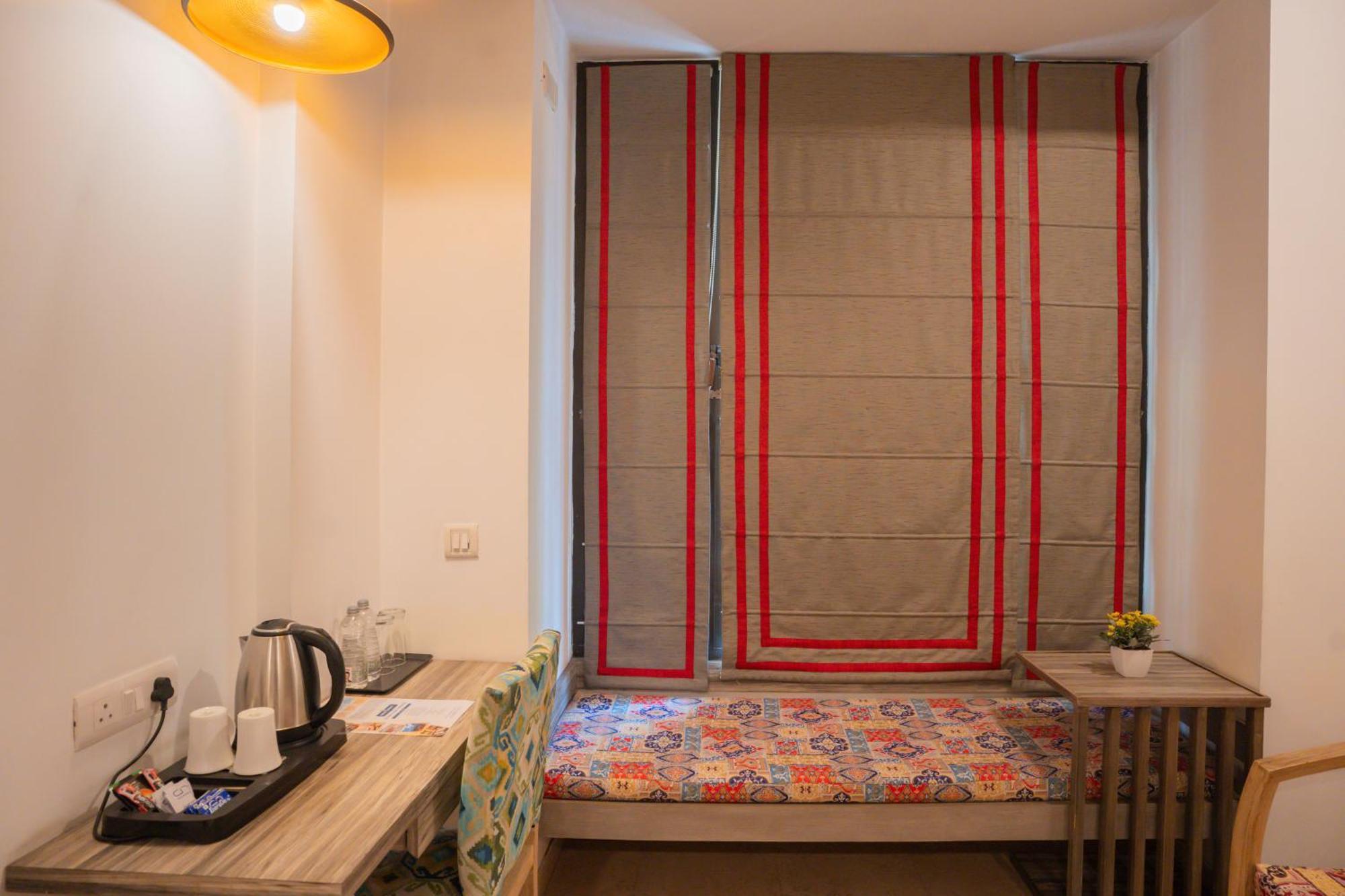 Hotel Ahuja Residency Parklane à Gurgaon Extérieur photo