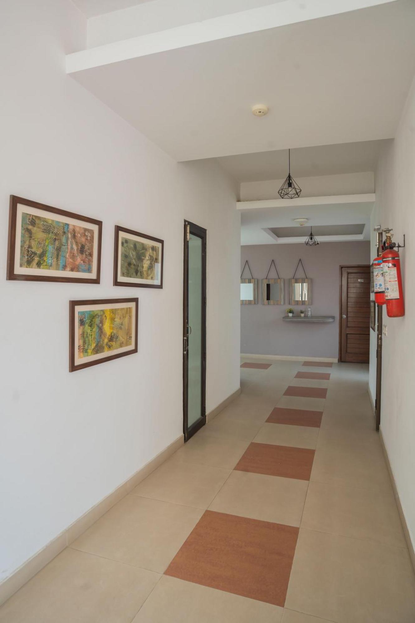 Hotel Ahuja Residency Parklane à Gurgaon Extérieur photo