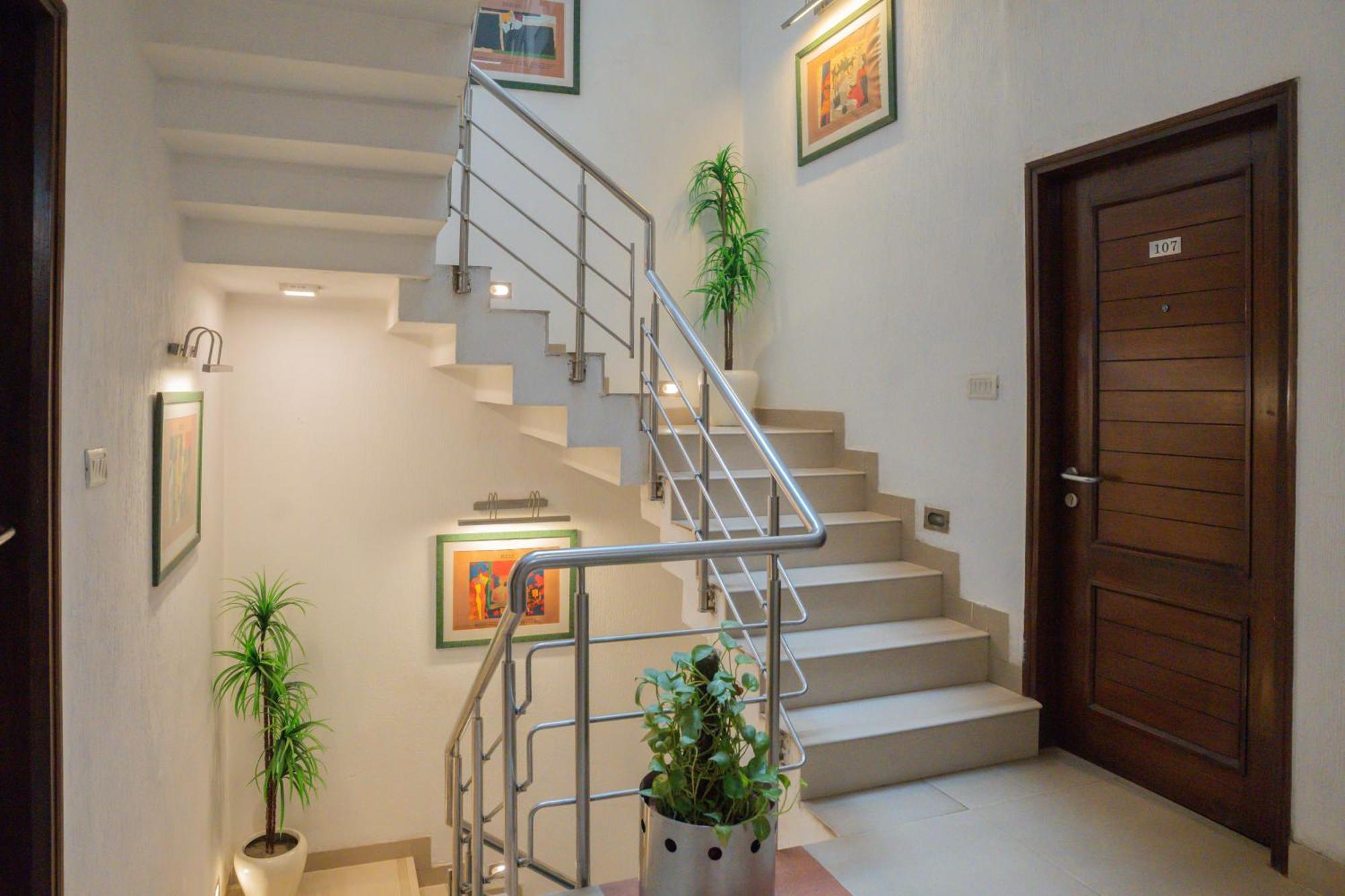 Hotel Ahuja Residency Parklane à Gurgaon Extérieur photo