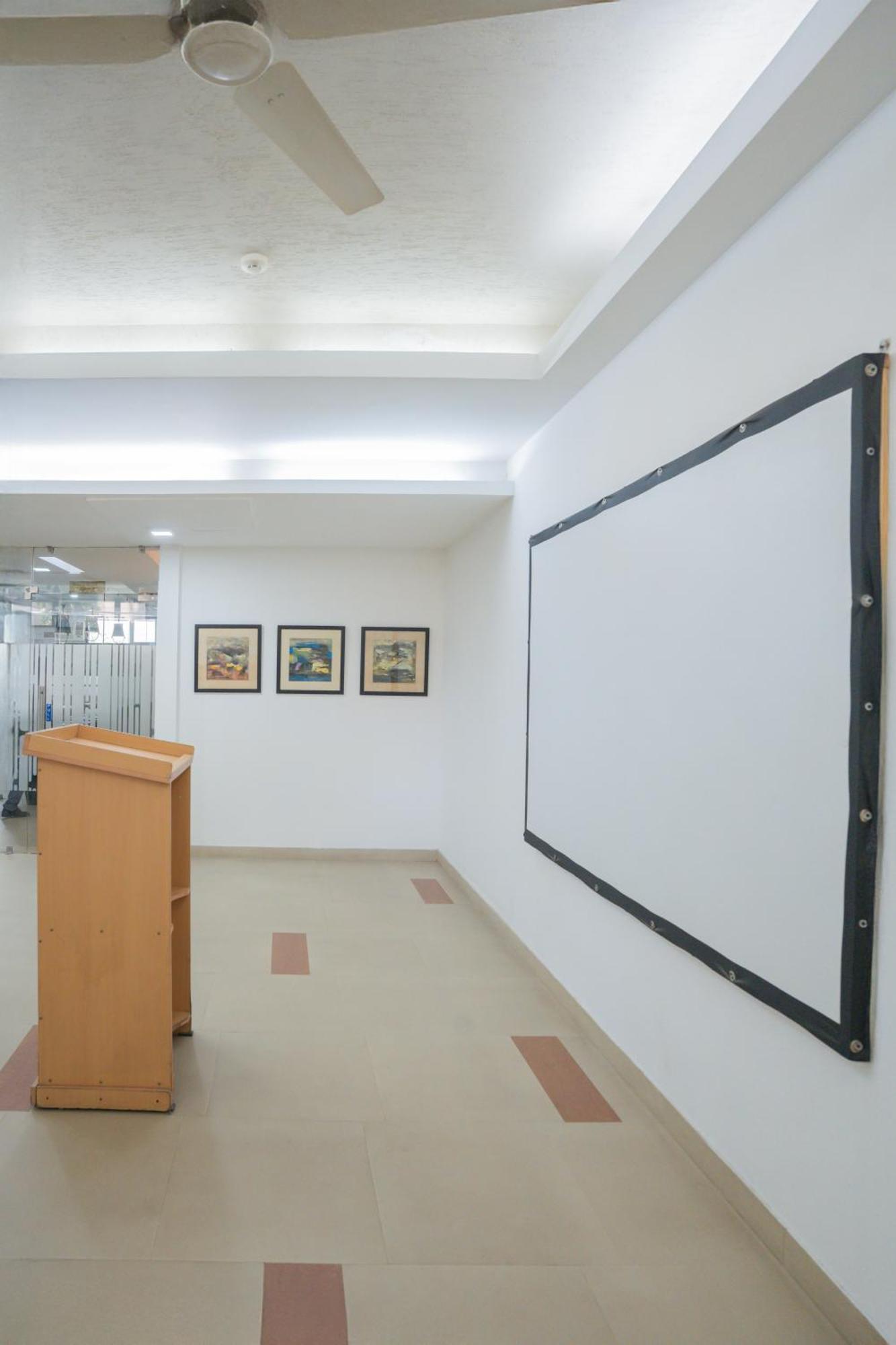 Hotel Ahuja Residency Parklane à Gurgaon Extérieur photo