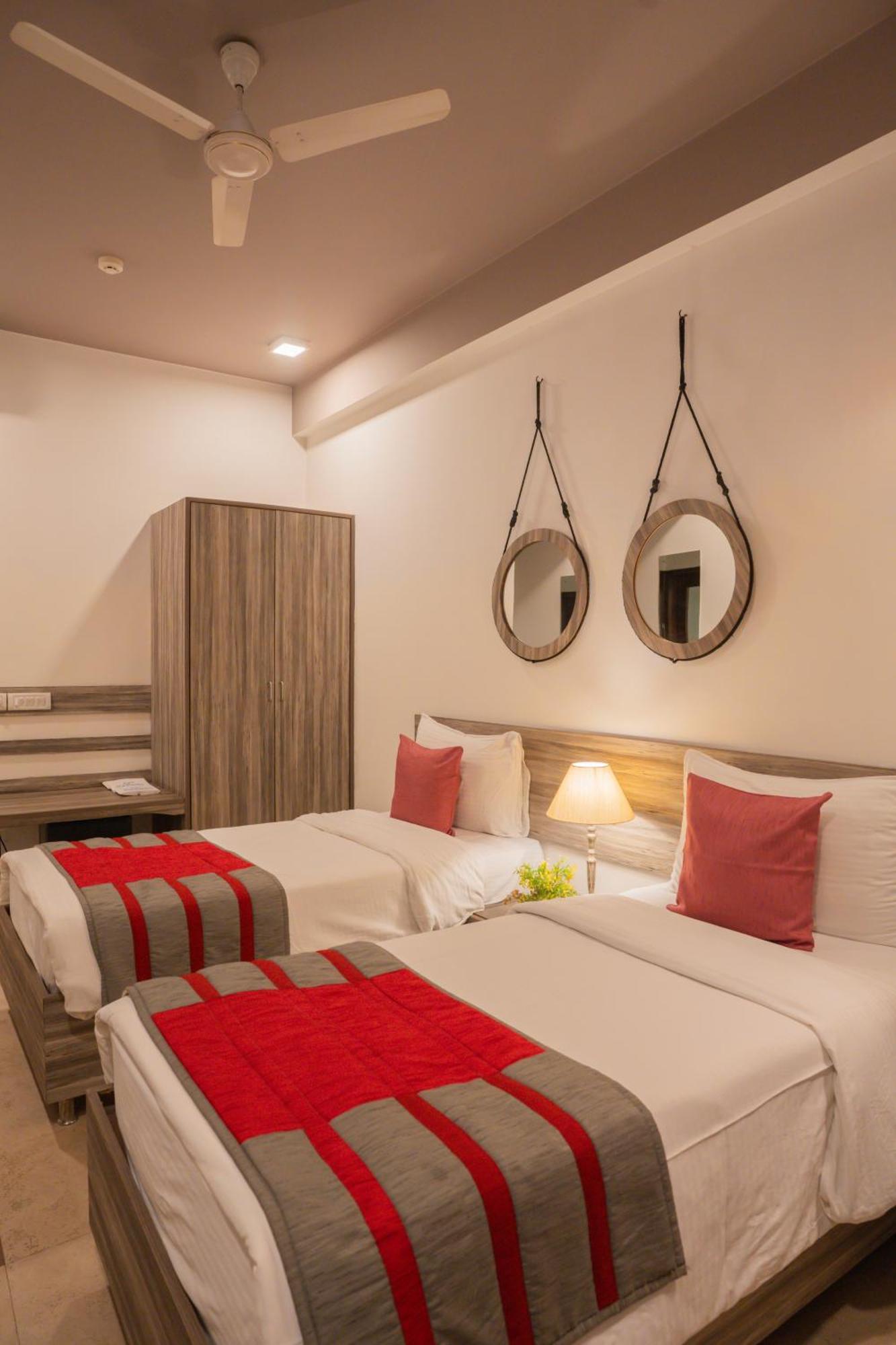 Hotel Ahuja Residency Parklane à Gurgaon Extérieur photo