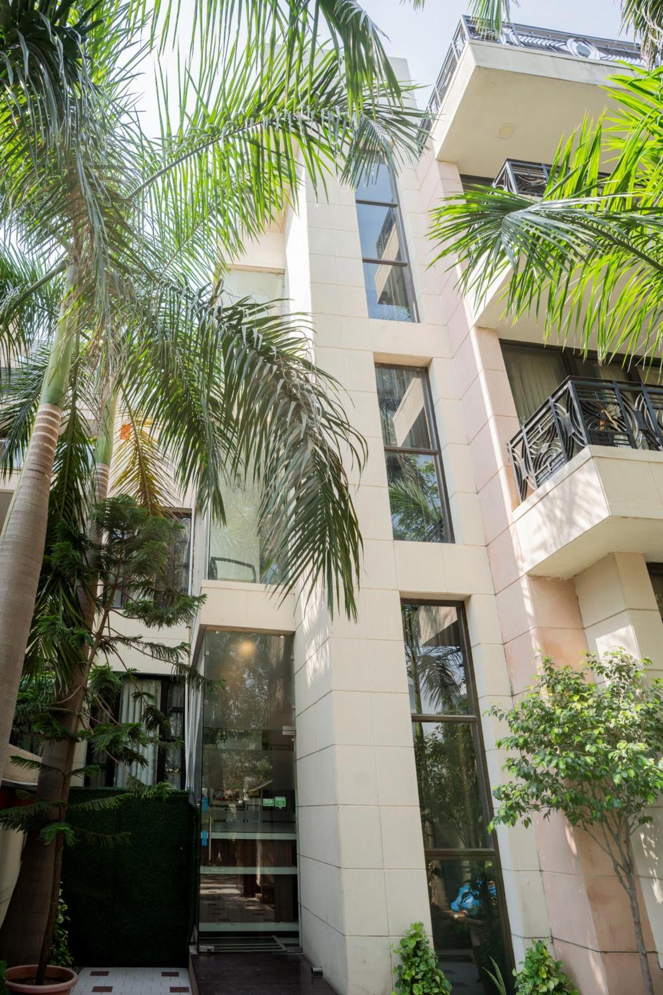 Hotel Ahuja Residency Parklane à Gurgaon Extérieur photo
