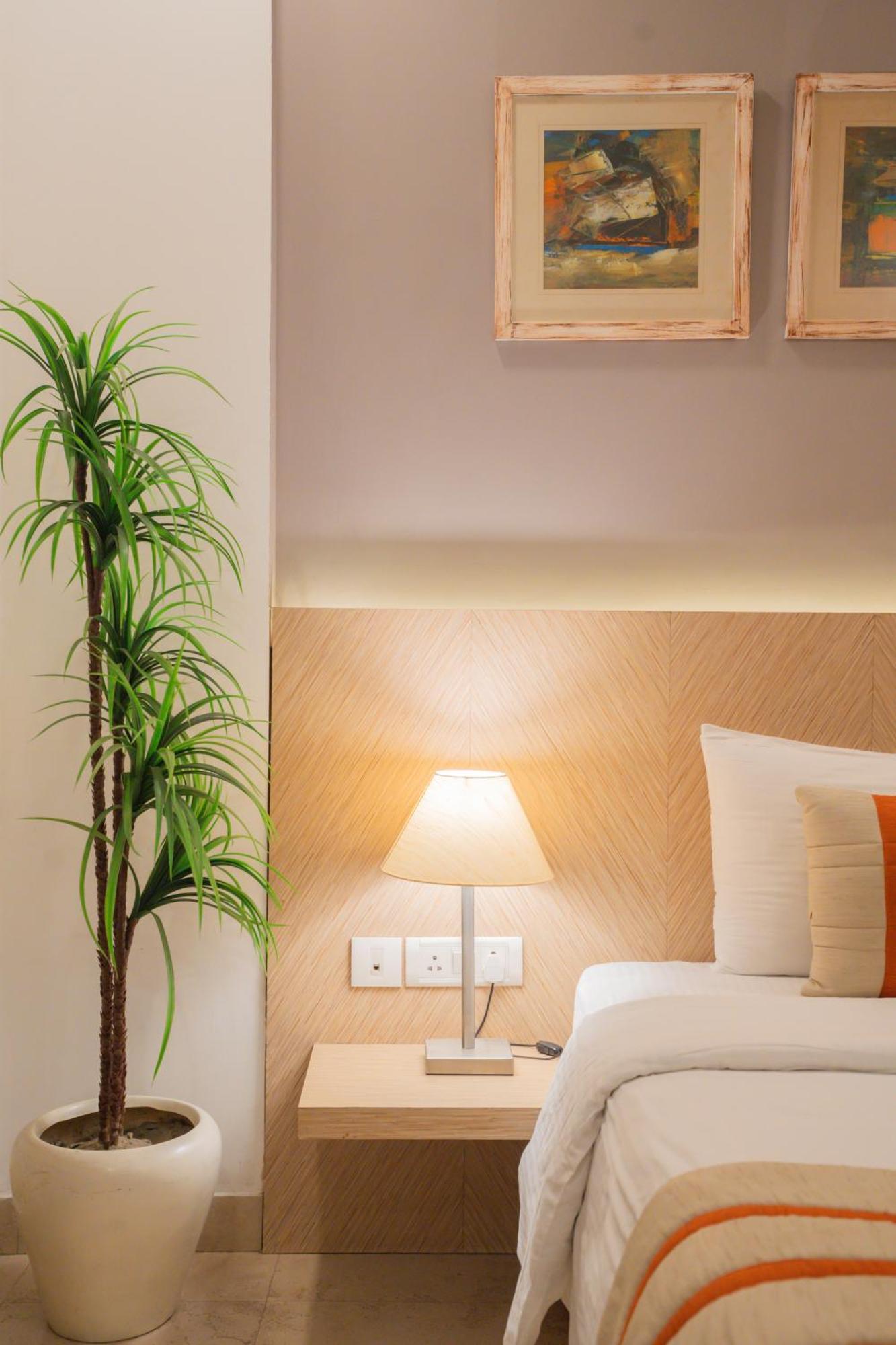 Hotel Ahuja Residency Parklane à Gurgaon Extérieur photo