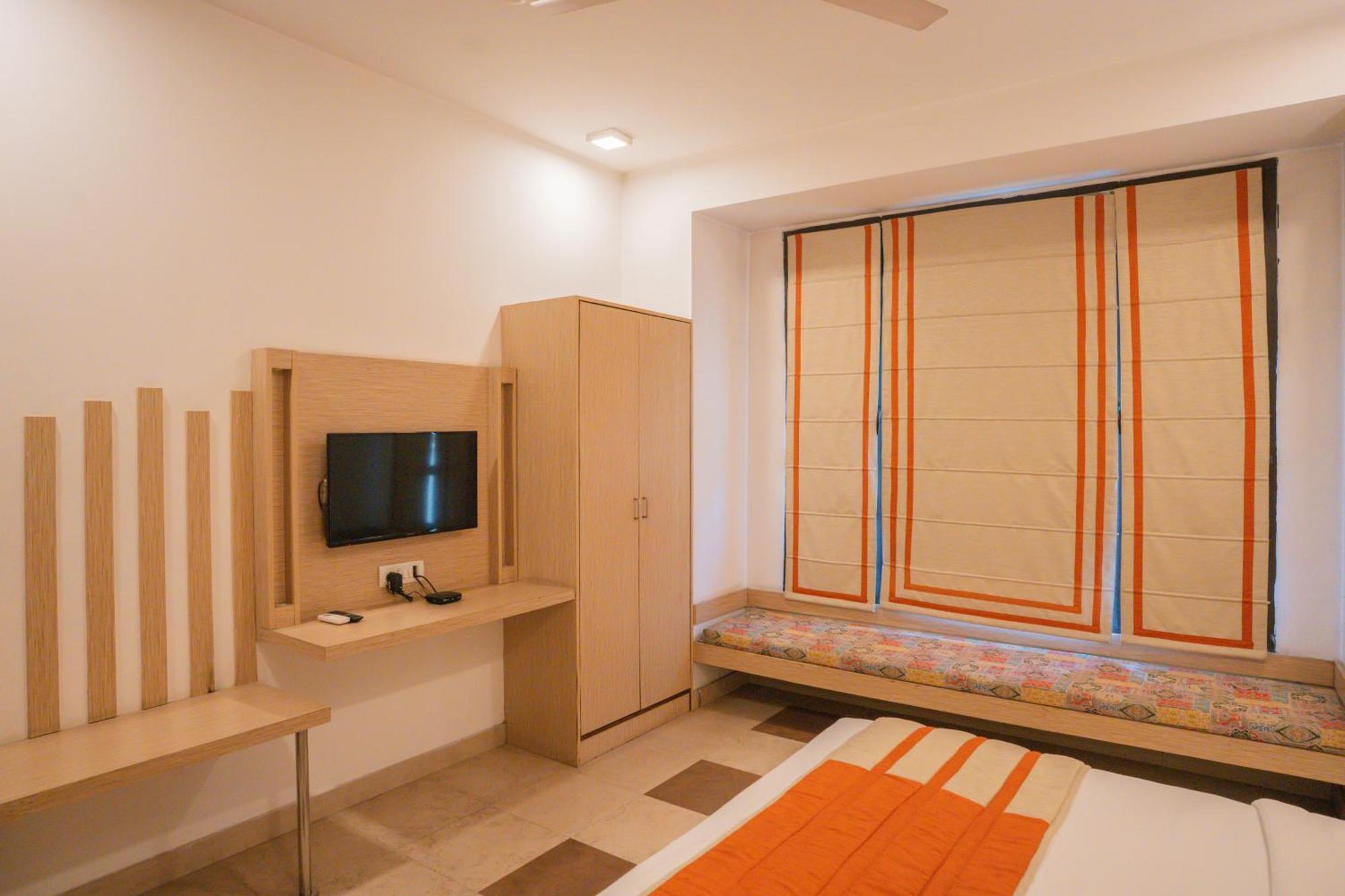 Hotel Ahuja Residency Parklane à Gurgaon Extérieur photo
