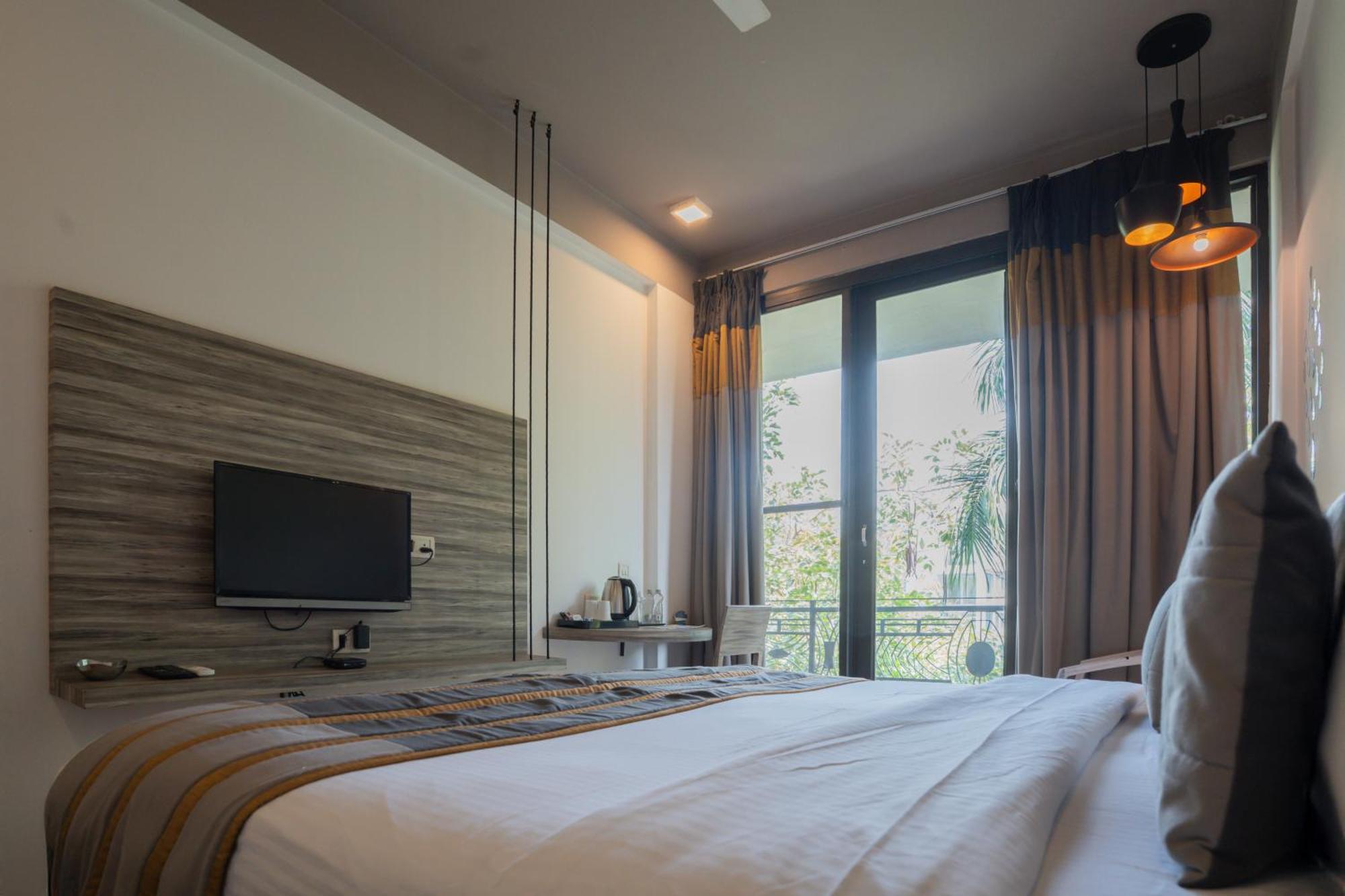 Hotel Ahuja Residency Parklane à Gurgaon Extérieur photo