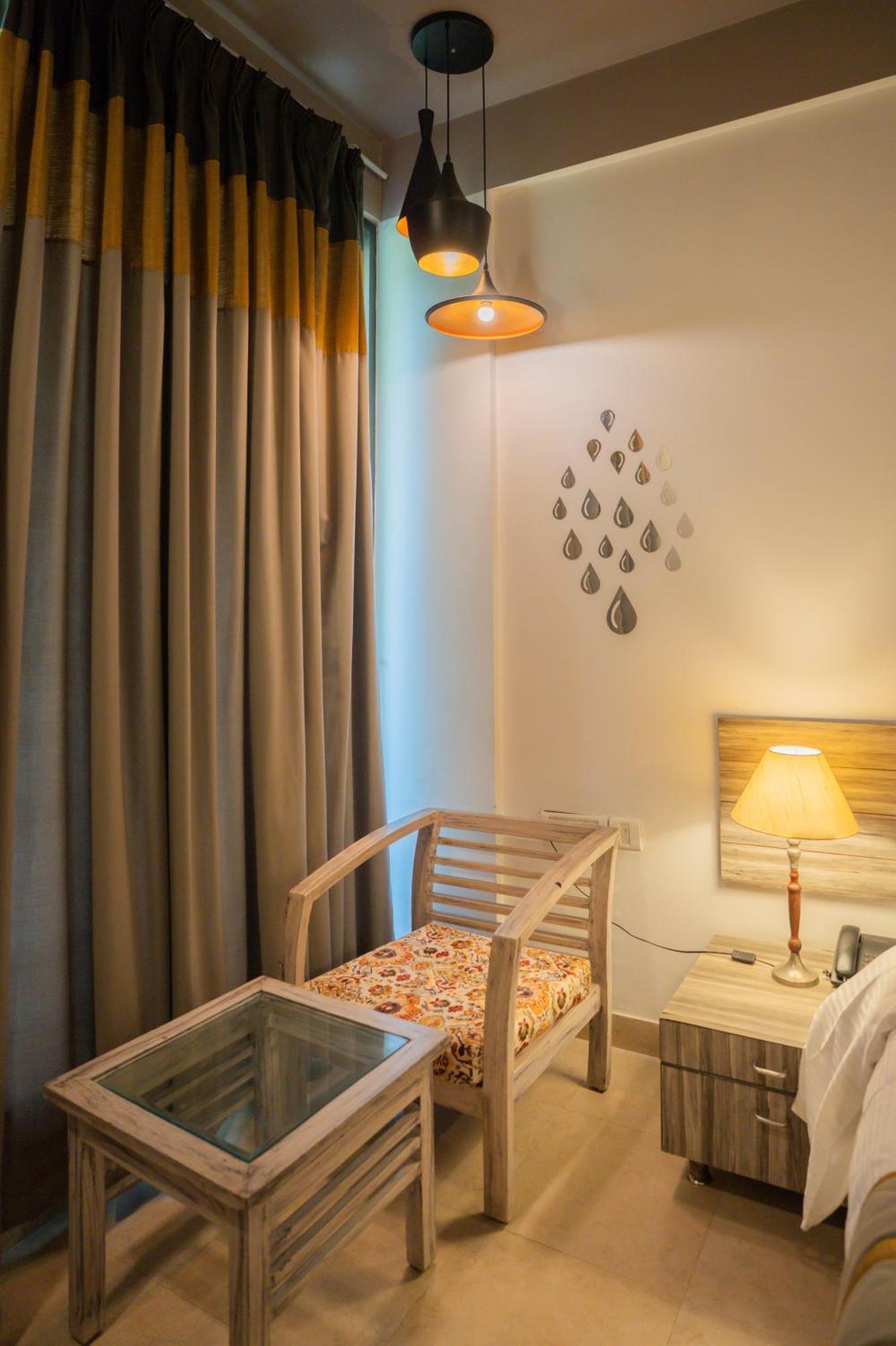 Hotel Ahuja Residency Parklane à Gurgaon Extérieur photo