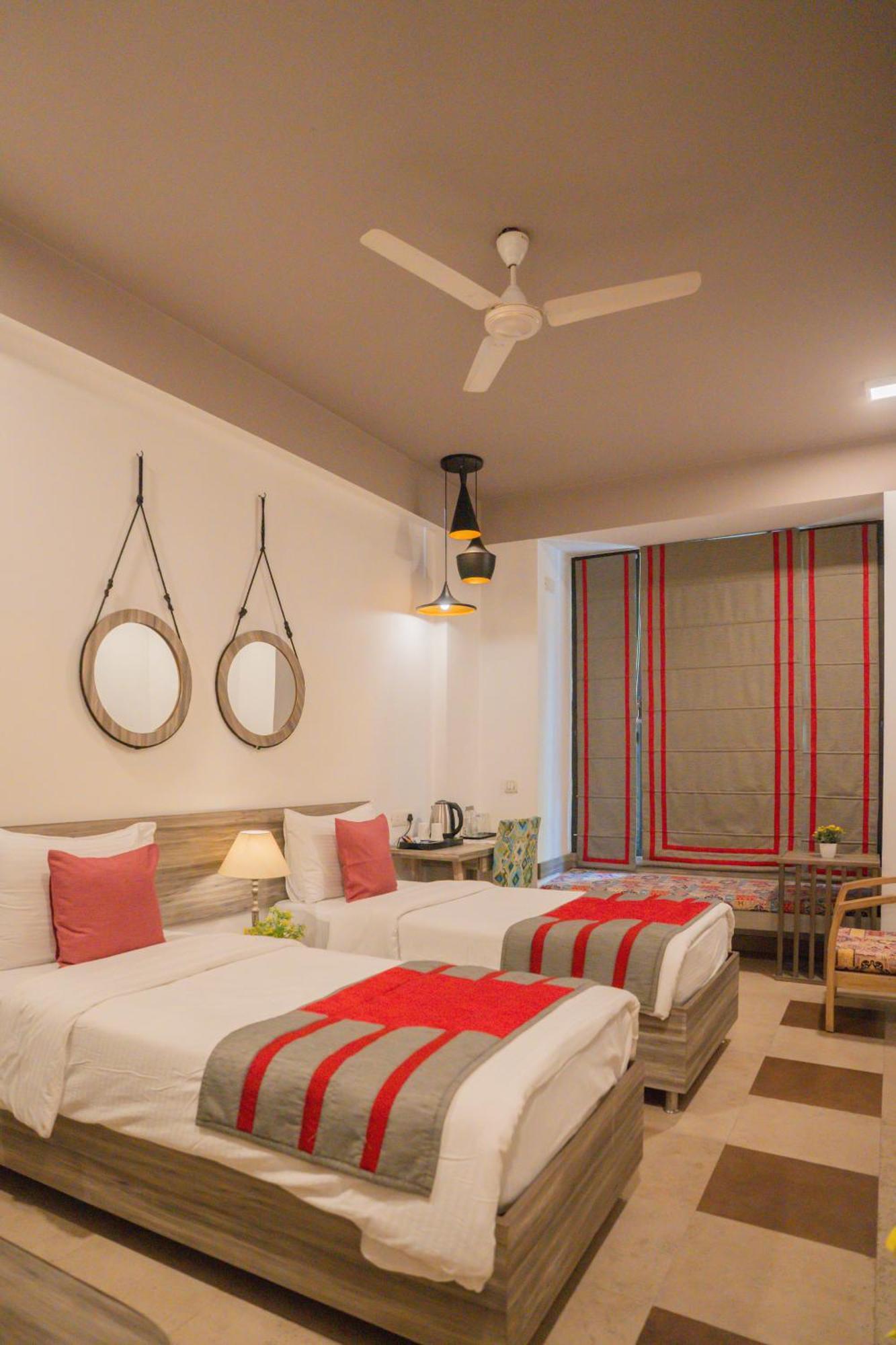 Hotel Ahuja Residency Parklane à Gurgaon Extérieur photo