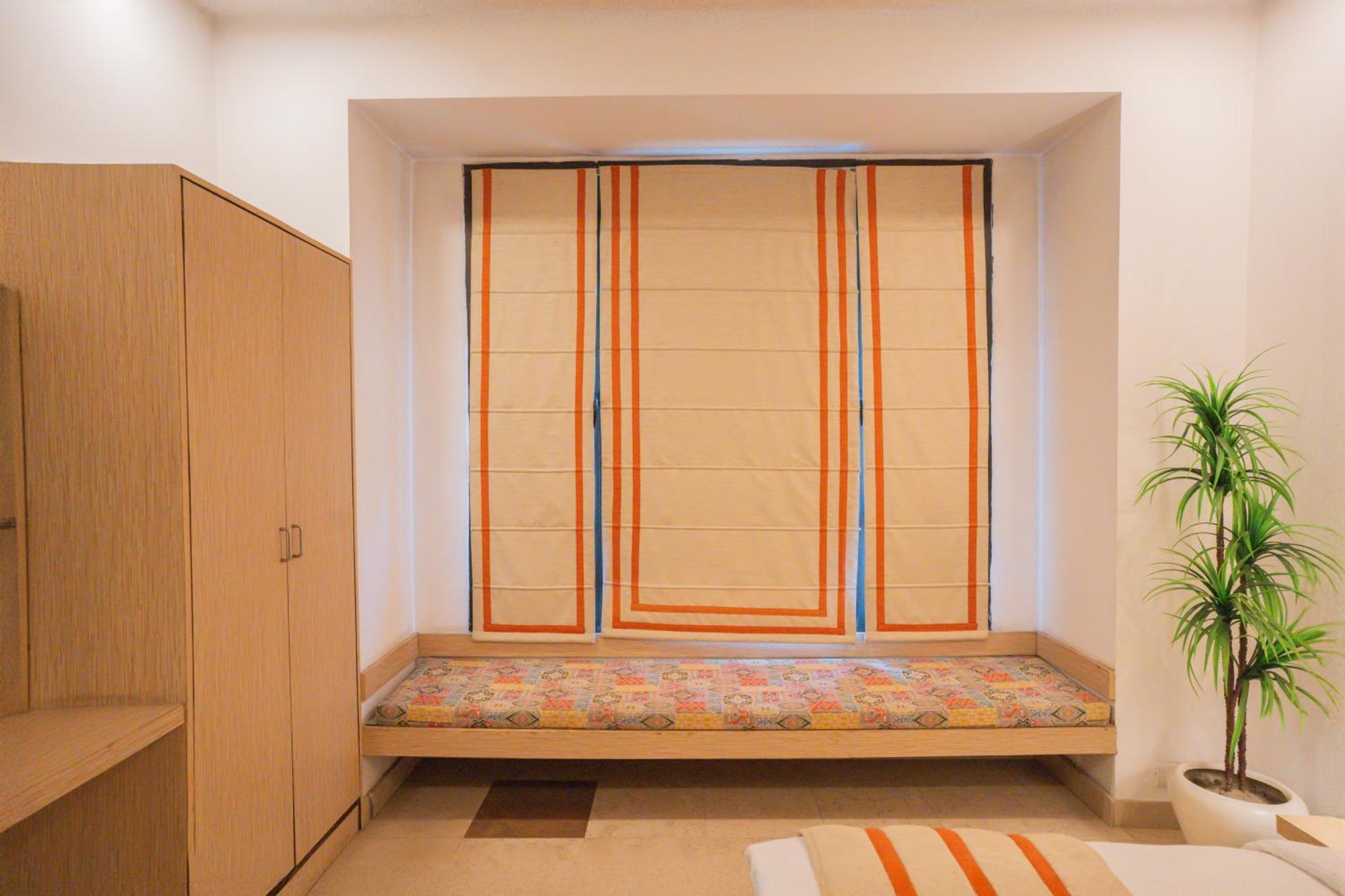 Hotel Ahuja Residency Parklane à Gurgaon Extérieur photo