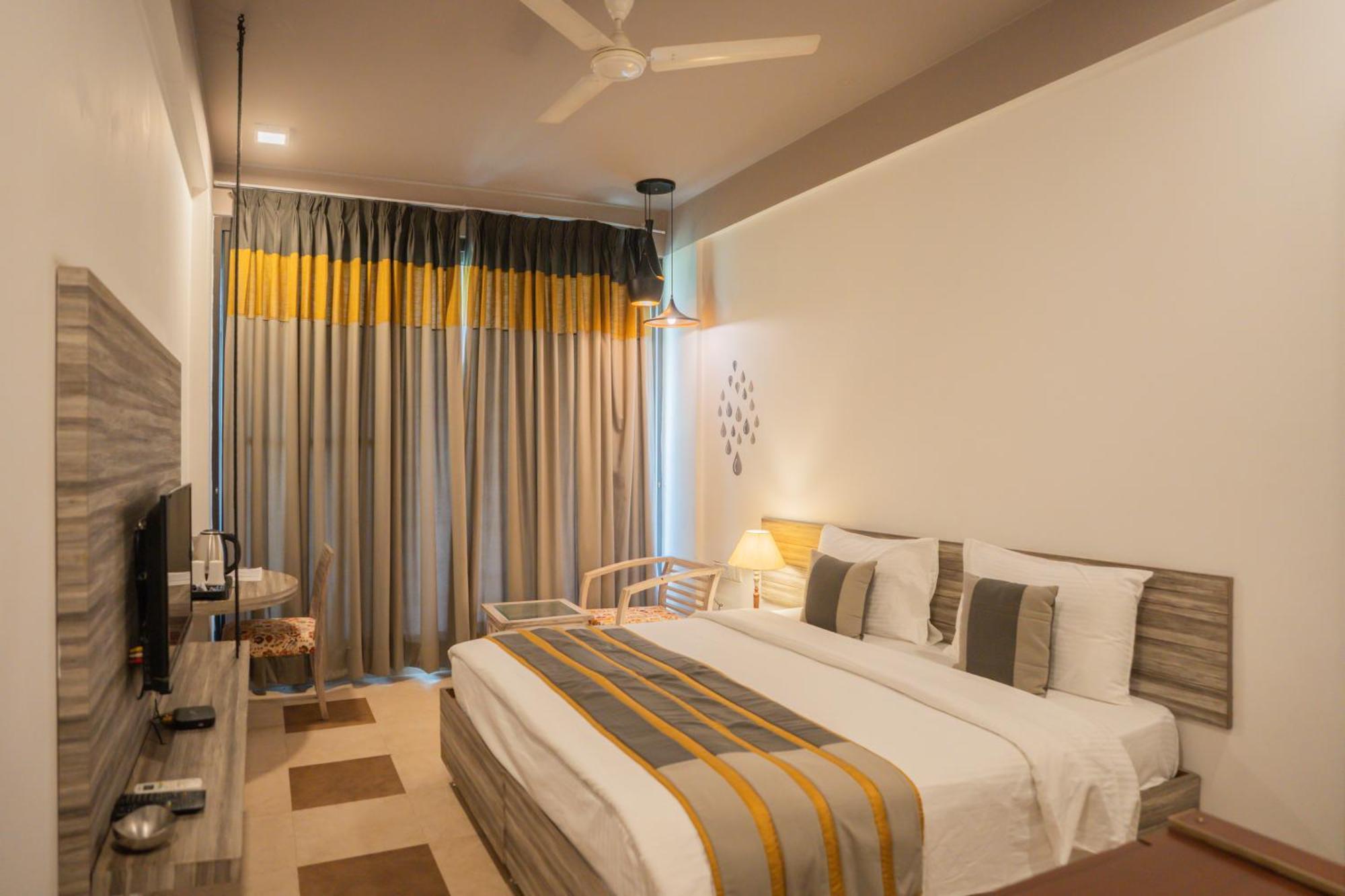 Hotel Ahuja Residency Parklane à Gurgaon Extérieur photo